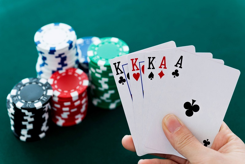 Trình tự một ván bài Poker hoàn chỉnh tại VN8b 